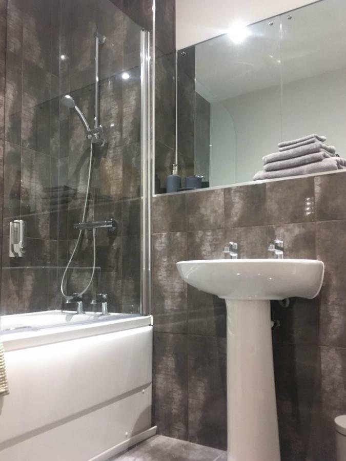 Luxury 1 Bed Apartment In City Centre With Parking Chester Exterior foto